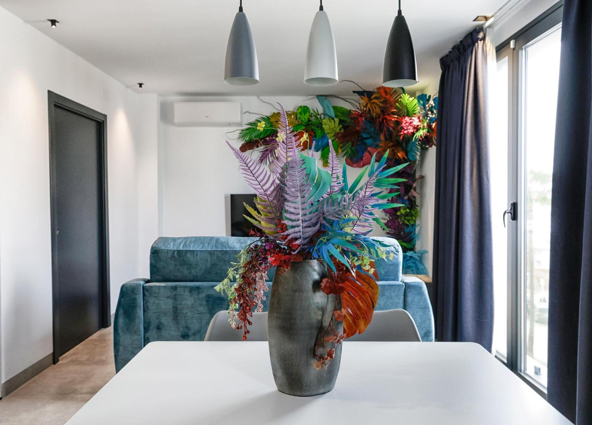 Riam Suites Apartamentos Los Palacios Y Villafranca Eksteriør bilde