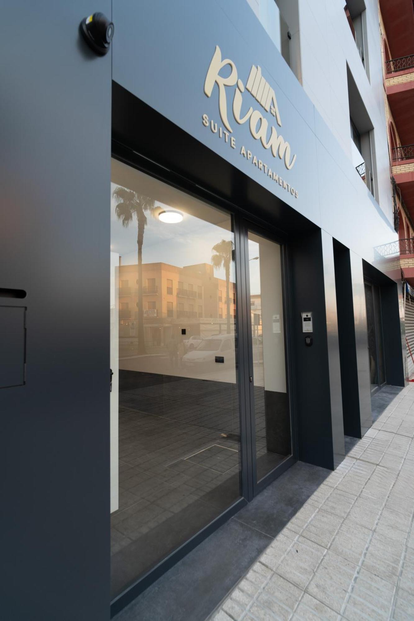 Riam Suites Apartamentos Los Palacios Y Villafranca Eksteriør bilde